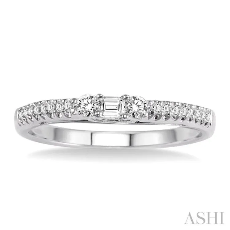 1/4 Ctw Baguette Cut Diamond Wedding Band in 14K White Gold