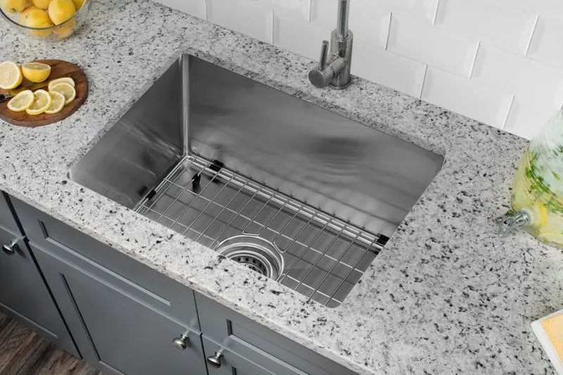 23" Single-Basin Undermount Kitchen Sink in Brushed Stainless Steel (23" x 19" x 10")