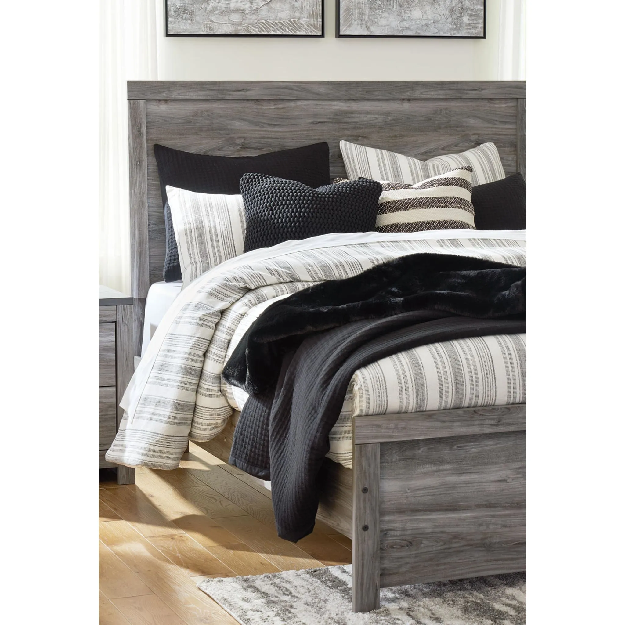 Bronyan 5 Piece Bedroom Package
